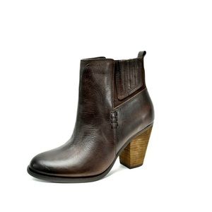 Vince Camuto Highland Chelsea Leather Ankle Boots, Sz 6.5